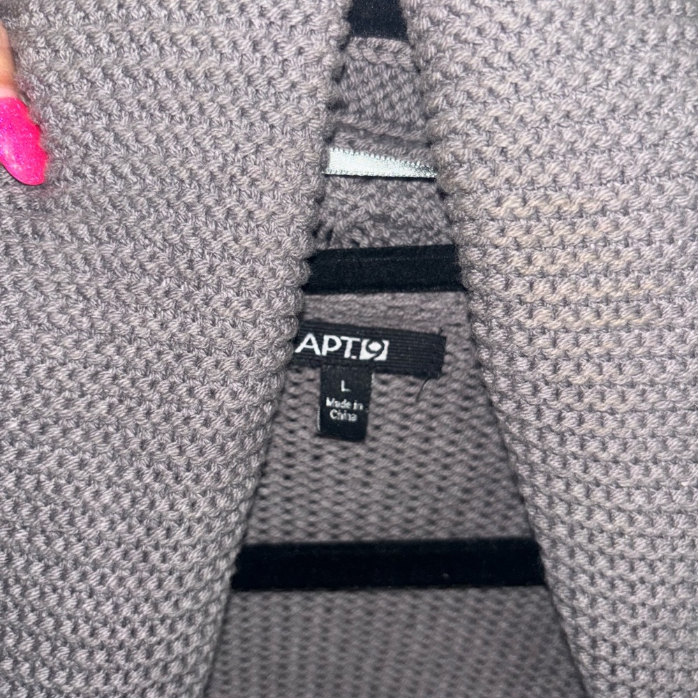 APT.9 Sweater - Picture 4 of 4